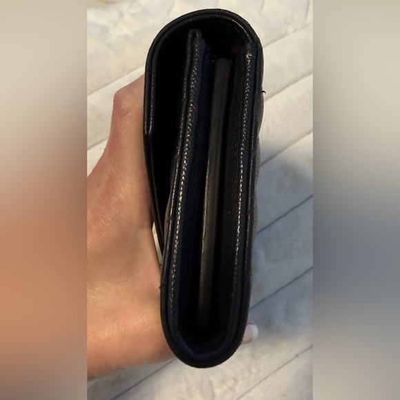 VGC/Excellent condition Chic black Authentic YSL wallet w/ iconic gold YSL logo. - Picture 7 of 8